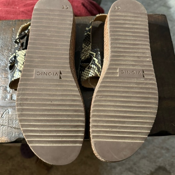 Vionic sandals - Picture 2 of 3